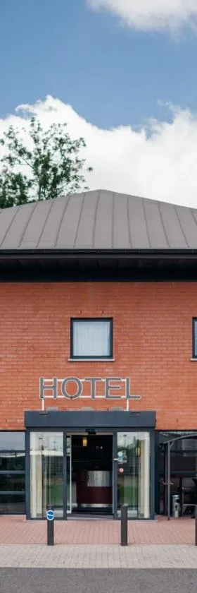 DC Hotel Charleroi Airport，位于沙勒罗瓦的酒店