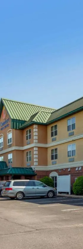 Comfort Inn & Suites Fayetteville-University Area，位于费耶特维尔的酒店
