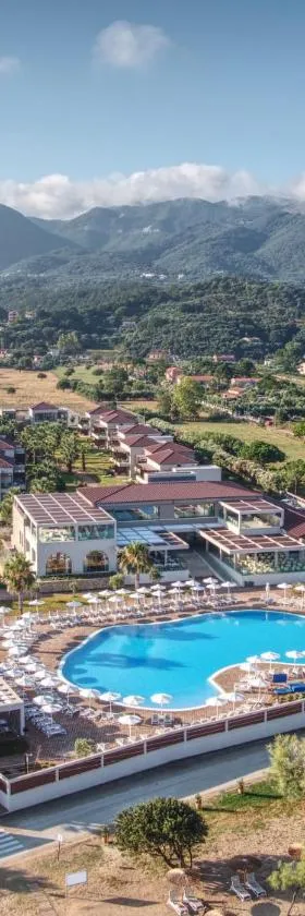 Almyros Beach，位于阿查拉维的酒店