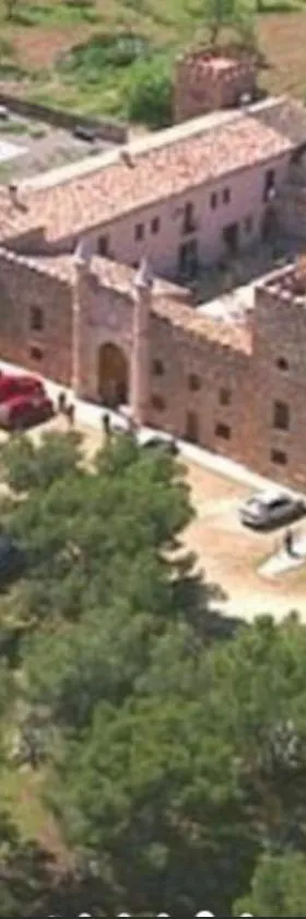 Castillo con piscina en plena Sierra Calderona，位于塞戈尔韦的酒店