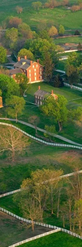 Shaker Village of Pleasant Hill，位于Harrodsburg的酒店