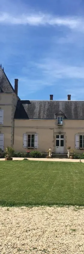CHATEAU DE CHAVANNES，位于Tresnay的酒店