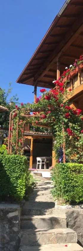 Guest House Roden Dom，位于科普里夫什迪察的酒店