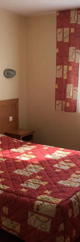 康塔尔克罗比尔酒店，位于马西亚克的酒店