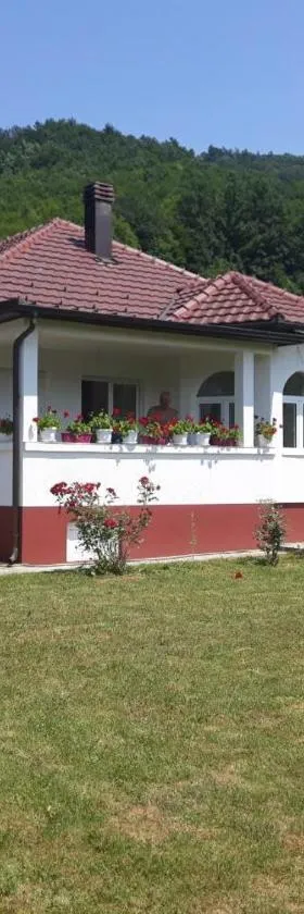 Luxury House，位于比耶洛波列的酒店