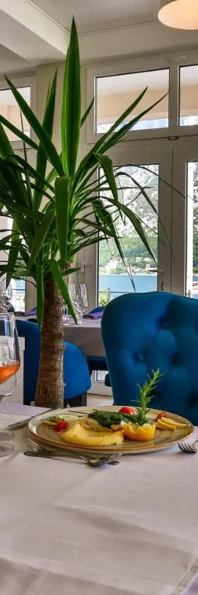 Montebay Perla，位于普查尼的酒店