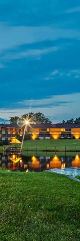 SureStay Plus Hotel by Best Western Black River Falls，位于布莱克里弗福尔斯的酒店