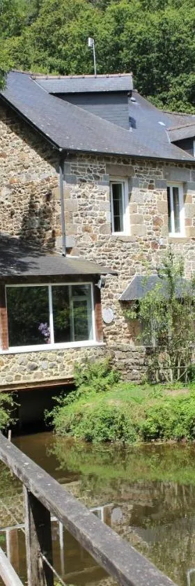 Moulin de Bray - Chambres d'hotes et hébergement Insolite，位于Vieux-Vy-sur-Couesnon的酒店