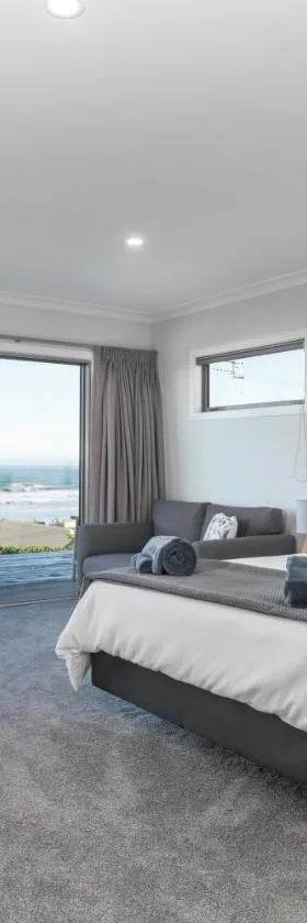 Kaka Point Views Apartment 2，位于努盖特角的酒店