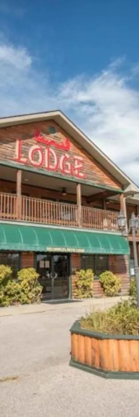 Bullwinkles Rustic Lodge，位于波普勒布拉夫的酒店