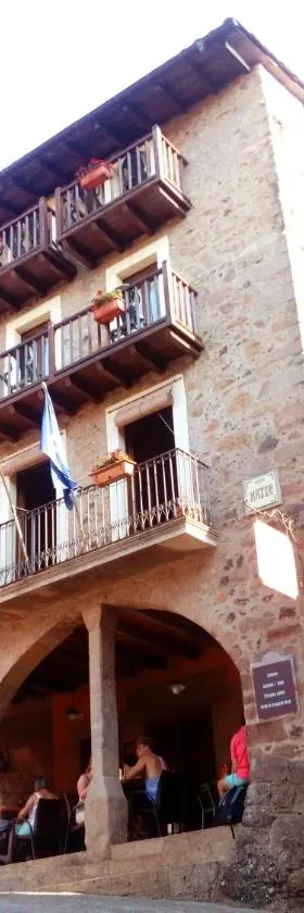 CAN MENCIÓ - Plaça Major，位于圣保的酒店