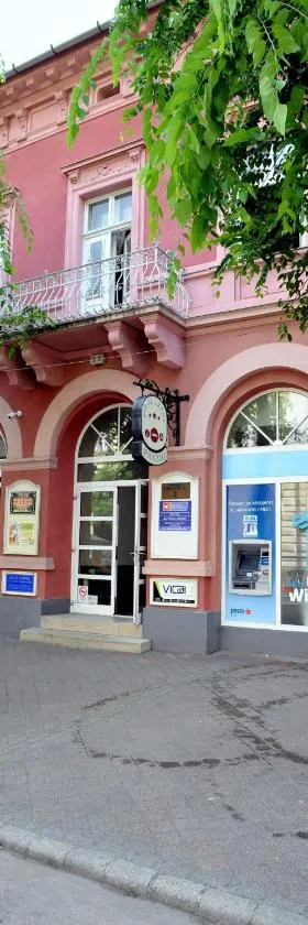 Piros Arany Panzió Kalocsa，位于考洛乔的酒店