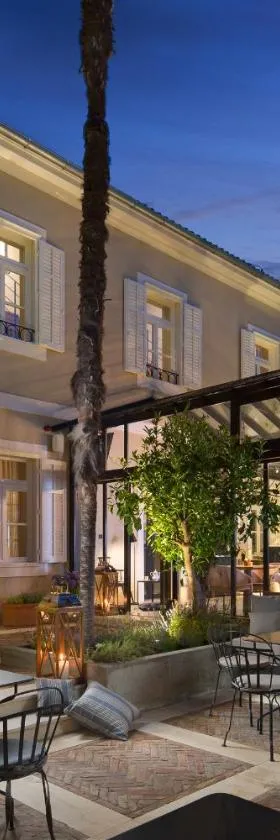 Almayer Art & Heritage Adults Only Hotel and Dépendance rooms，位于扎达尔的酒店