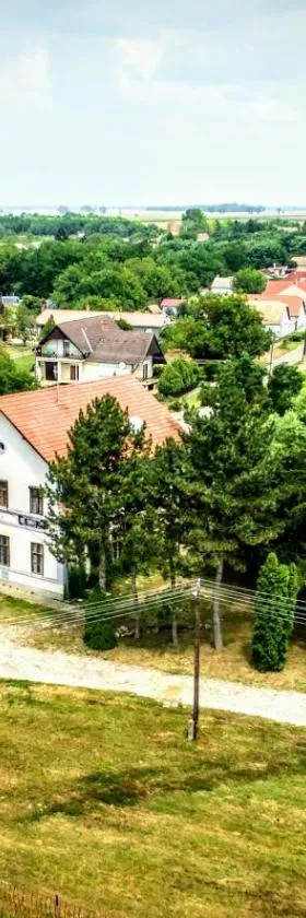 Locomotiv Vendégház，位于Hercegszántó的酒店