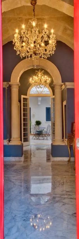 Julina Boutique Living，位于莫斯塔的酒店