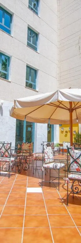 Mainake Costa del Sol，位于托雷德尔马尔的酒店
