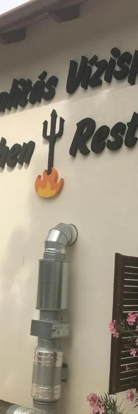 Admiralitás Kitchen and Restaurant，位于勒亚尼法鲁的酒店