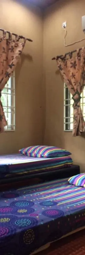 Homestay Cikgu Sungai Batu Besi，位于Bedung的酒店