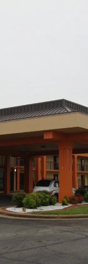 旅馆与套房伊克诺旅店 - 杰克逊，位于杰克逊的酒店