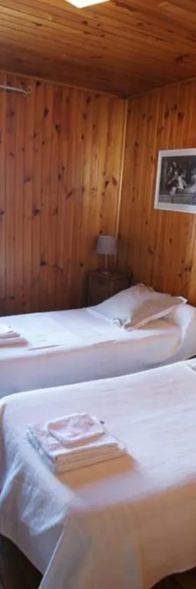 Chez Jean Pierre - Bedroom in a 17th century house - n 4，位于Villar-dʼArène的酒店