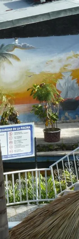 Apart Hotel Acuarious de Luis，位于埃斯特利的酒店