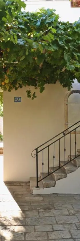 Naša beautiful hause for vecation，位于鲁巴达的酒店