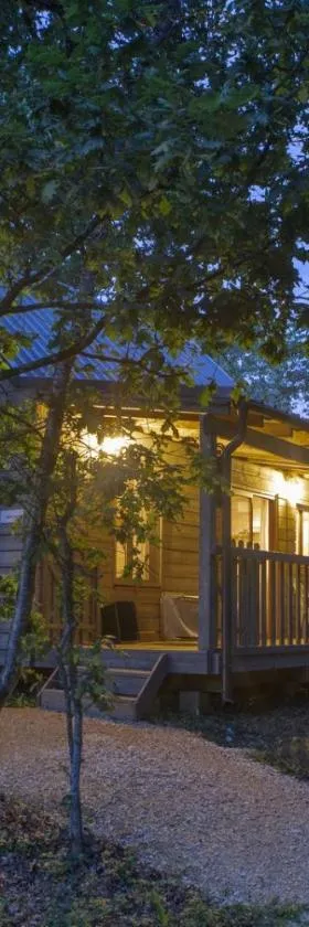 Chalets de vacances Castelwood，位于比昂的酒店