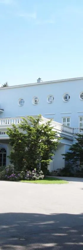 海科庄园及水疗中心酒店，位于波尔沃的酒店
