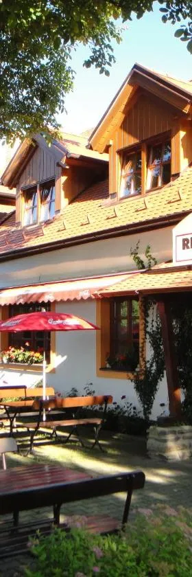 Pension & Restaurant U Koňské dráhy Holkov，位于Velešín的酒店