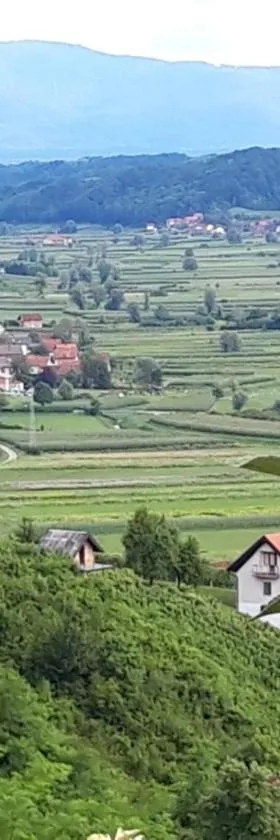 Robinzonski smještaj Tepeš，位于图赫尔斯克利普利采的酒店