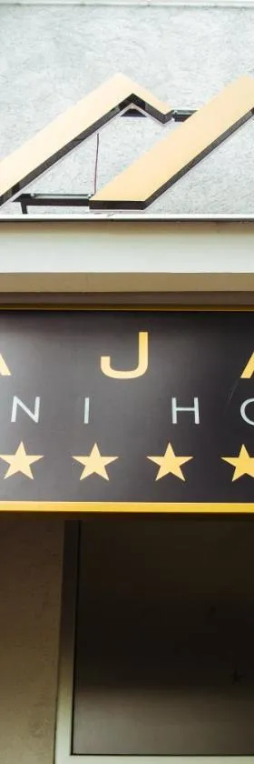Sajam Garni hotel，位于莱斯科瓦茨的酒店