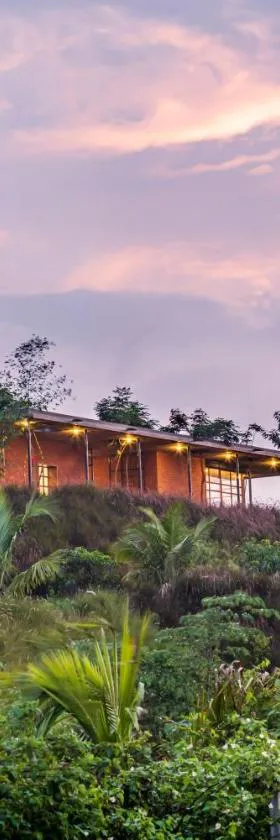 SaffronStays Zen, Igatpuri - lake-view villa with indoor and outdoor games，位于伊加特普里的酒店