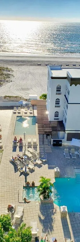 Barefoot Beach Club，位于圣徒皮特海滩的酒店