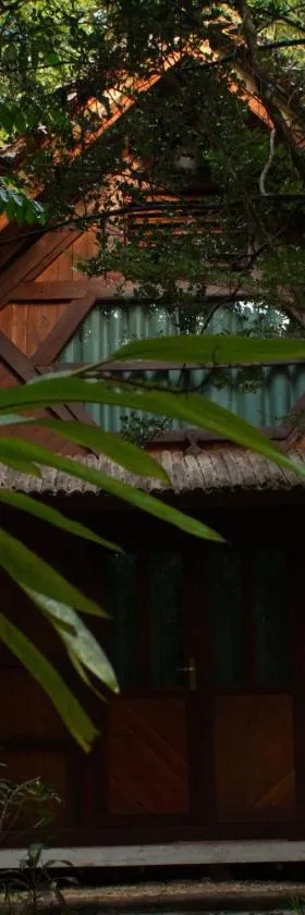 Les Acacias Bungalows，位于Manambato的酒店
