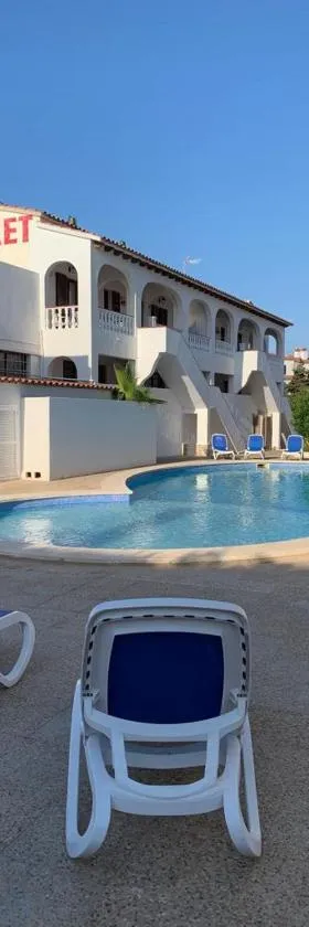Apartamentos Xoroi，位于卡拉恩波特的酒店