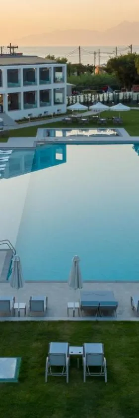 Acharavi Beach Hotel，位于阿查拉维的酒店
