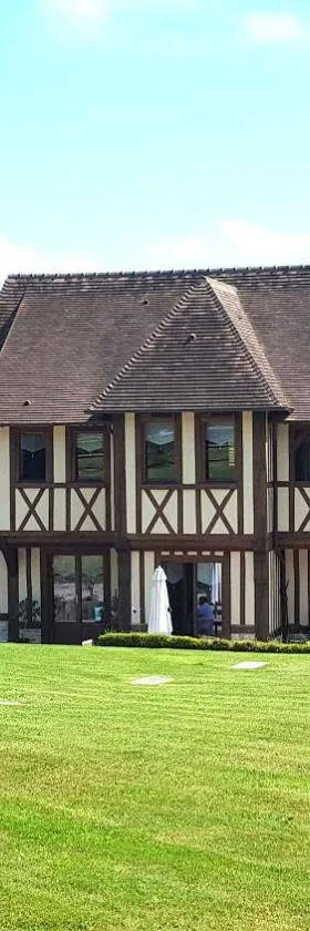 L'Herbe aux Vaches，位于Saint-Pierre-Azif的酒店
