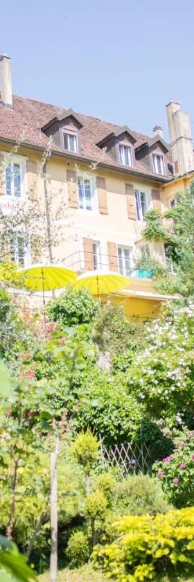 Hôtel de la Béroche，位于Saint Aubin Sauges的酒店