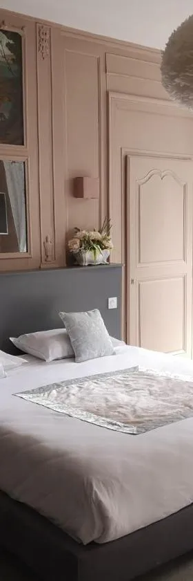 Hôtel Restaurants & Spa Perier Du Bignon，位于拉瓦勒的酒店