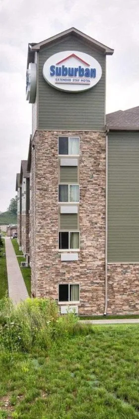 Suburban Studios Triadelphia - Wheeling at The Highlands，位于Triadelphia的酒店