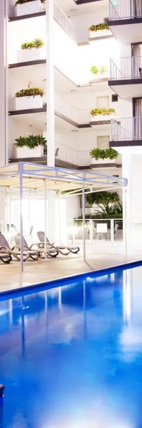 Ocean Views Resort Caloundra，位于卡伦德拉的酒店
