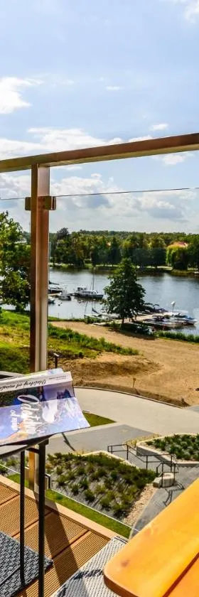 Marina View - super widok na jezioro, klimatyzacja, parking podziemny, winda, 2xTV z Netflix，位于伊拉华的酒店
