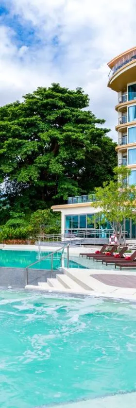 Centara Sonrisa Residences & Suites Sriracha，位于是拉差的酒店