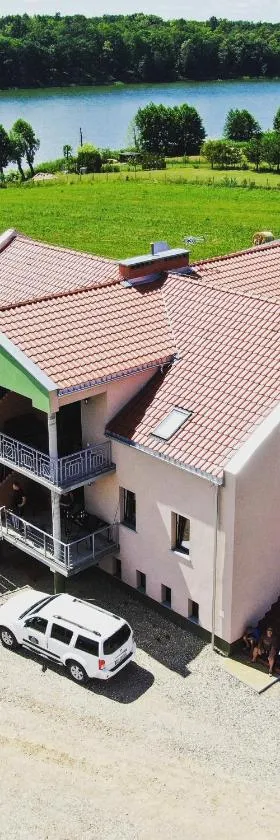 Nad Sunowem Lake House，位于Chrzanowo的酒店