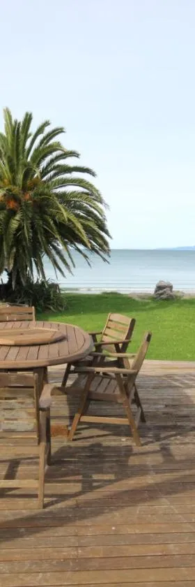 BOB - Bach on the Beach，位于Pakawau的酒店