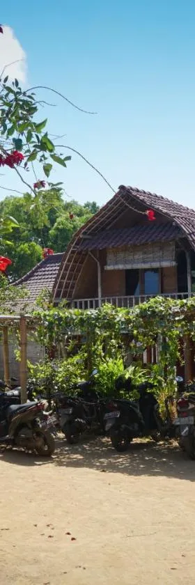 Harry's Ocean House Pacitan，位于巴芝丹的酒店