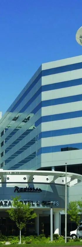 Radisson Plaza Hotel and Suites Kalamazoo，位于卡拉马祖的酒店