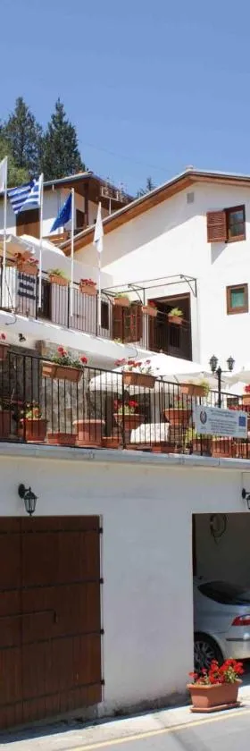 ATRATSA Mountain Suites，位于卡洛帕尼亚伊奥蒂斯的酒店