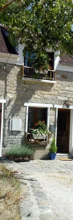 Charmante Maison à Recloses，位于Recloses的酒店