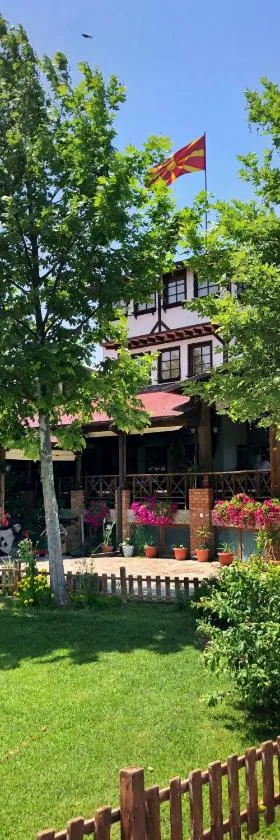 Hotel Etno Selo Timcevski，位于库马诺沃的酒店